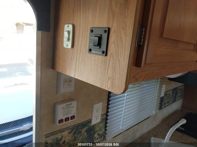 30101733 :رقم المزاد ، 1UJBJ02RO81EG0832 vin ، 2008 Jayco Jayco مزاد بيع