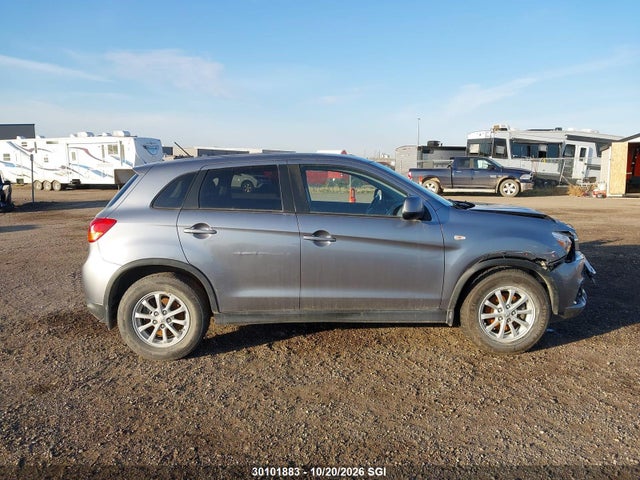 30101883 :رقم المزاد ، JA4AJ3AU0GZ607214 vin ، 2016 Mitsubishi Rvr Se مزاد بيع