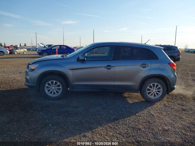 30101883 :رقم المزاد ، JA4AJ3AU0GZ607214 vin ، 2016 Mitsubishi Rvr Se مزاد بيع