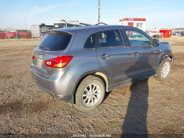 30101883 :رقم المزاد ، JA4AJ3AU0GZ607214 vin ، 2016 Mitsubishi Rvr Se مزاد بيع