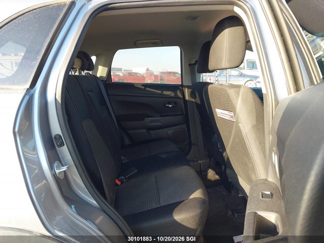 30101883 :رقم المزاد ، JA4AJ3AU0GZ607214 vin ، 2016 Mitsubishi Rvr Se مزاد بيع