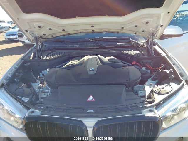 BMW X5 50i 2014 5UXKR6C55E0C03404 Image 10