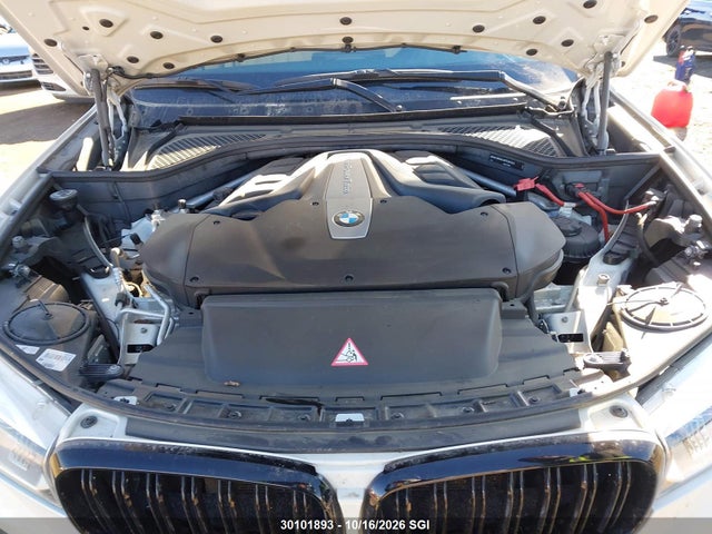 BMW X5 50i 2014 5UXKR6C55E0C03404 Image 16