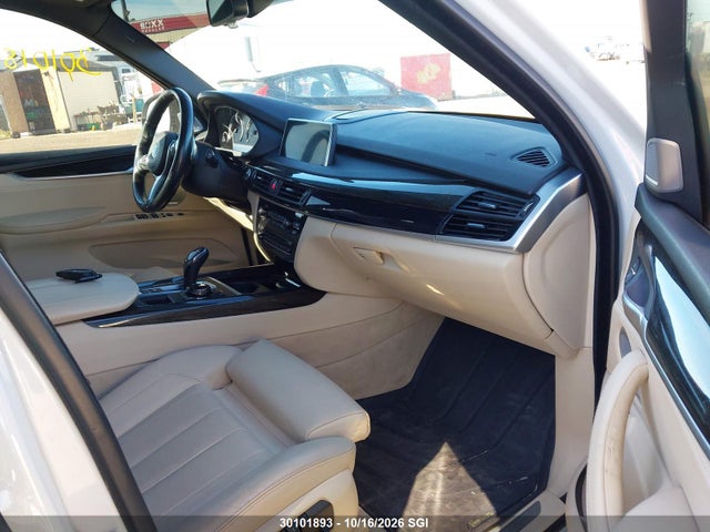 BMW X5 50i 2014 5UXKR6C55E0C03404 Image 5