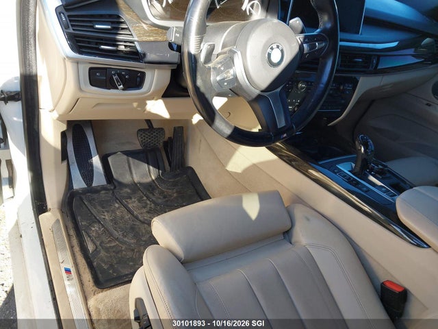 BMW X5 50i 2014 5UXKR6C55E0C03404 Image 6