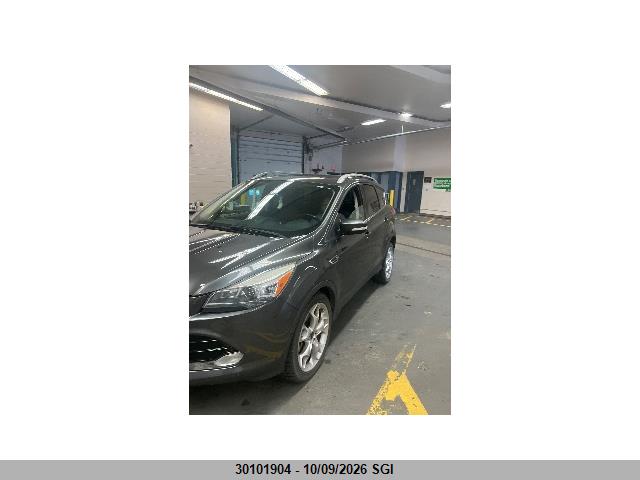30101904 :رقم المزاد ، 1FMCU9J94FUC46758 vin ، 2015 Ford Escape Titanium مزاد بيع
