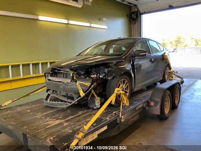 30101934 :رقم المزاد ، 1FADP3K21FL371291 vin ، 2015 Ford Focus Se مزاد بيع