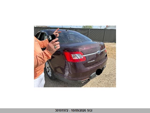 30101972 :رقم المزاد ، 1FAHP2HW0BG182799 vin ، 2011 Ford Taurus Sel مزاد بيع