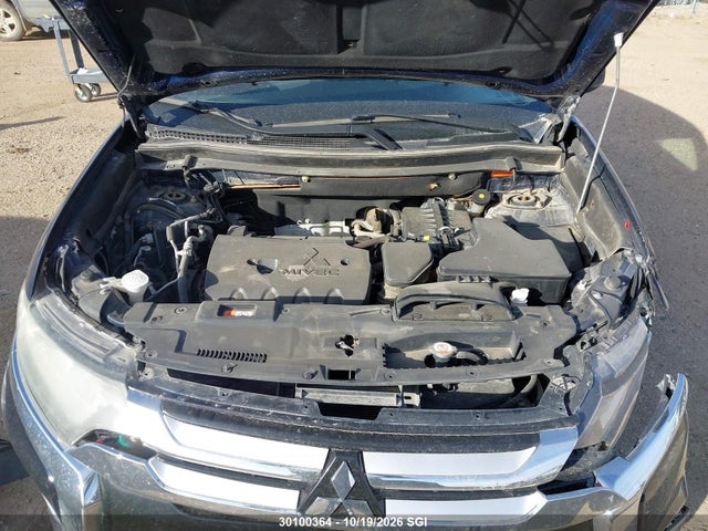 JA4AZ2A31JZ611323 Mitsubishi Outlander Es