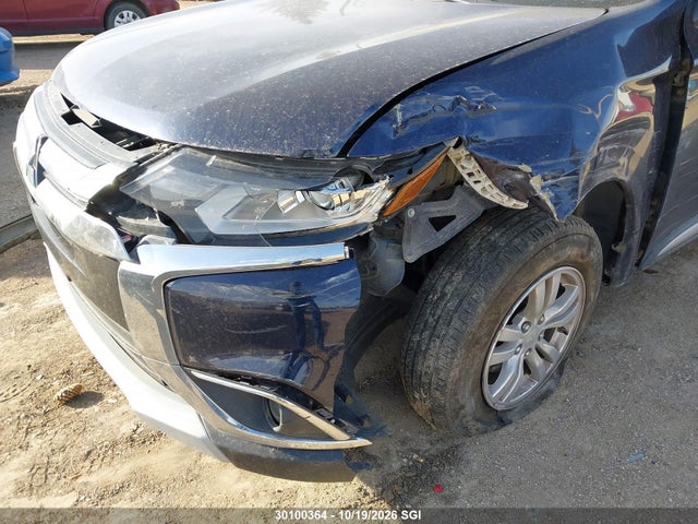JA4AZ2A31JZ611323 Mitsubishi Outlander Es