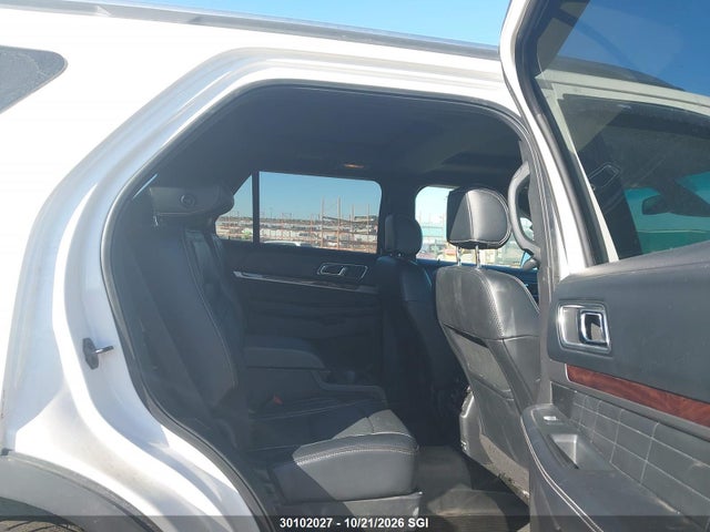 Ford Explorer Platinum 2017 1FM5K8HT5HGA38318 Image 8