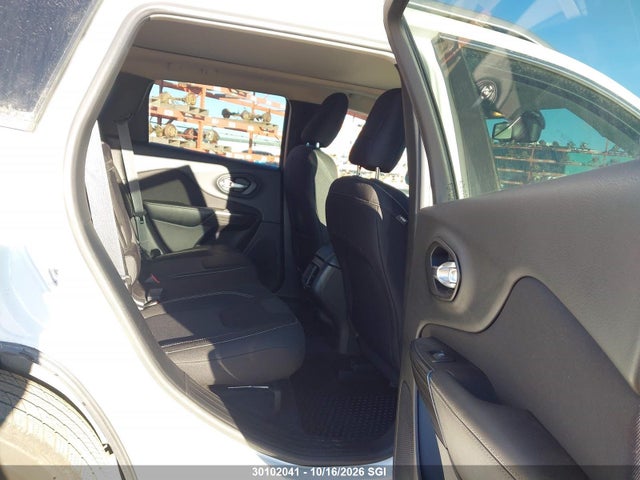 1C4PJMCS1FW513845 Jeep Cherokee Latitude