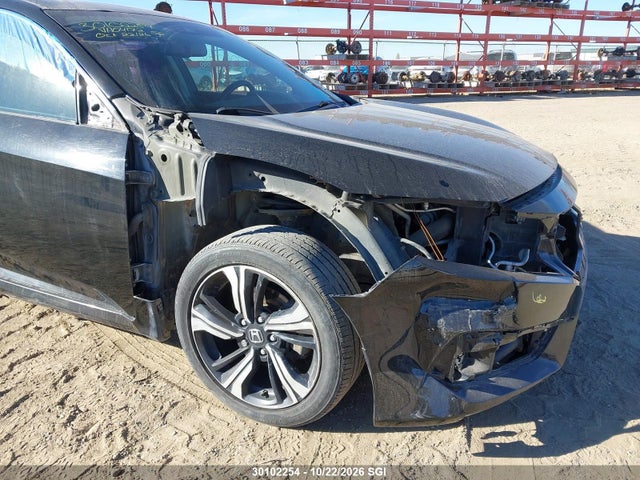 Honda Civic Touring 2017 2HGFC1F92HH104172 Image 18