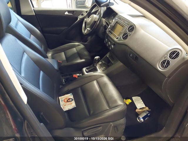 WVGNV7AX7HW512824 Volkswagen Tiguan Wolfsburg