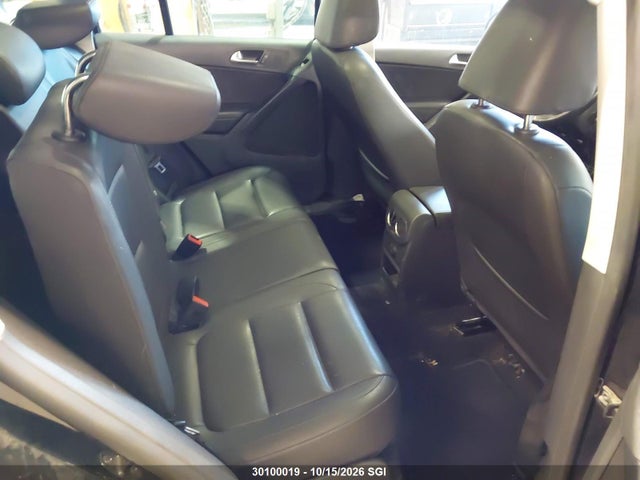 WVGNV7AX7HW512824 Volkswagen Tiguan Wolfsburg