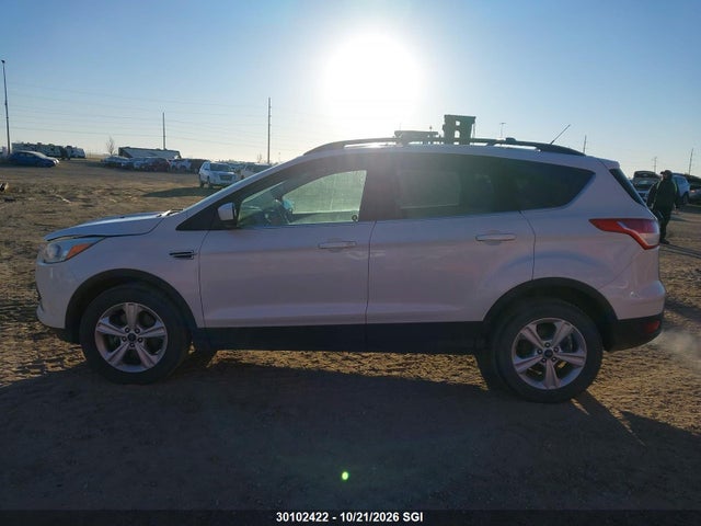 1FMCU9G92GUB17393 Ford ESCAPE SE