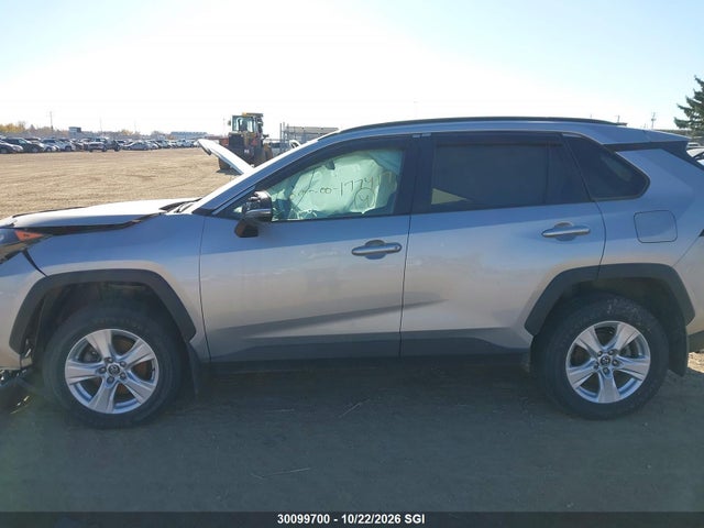 2T3B1RFV7KW061129 Toyota RAV4 LE