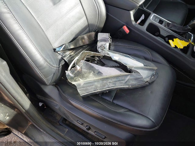 1FMCU9J92JUA37592 Ford Escape Titanium