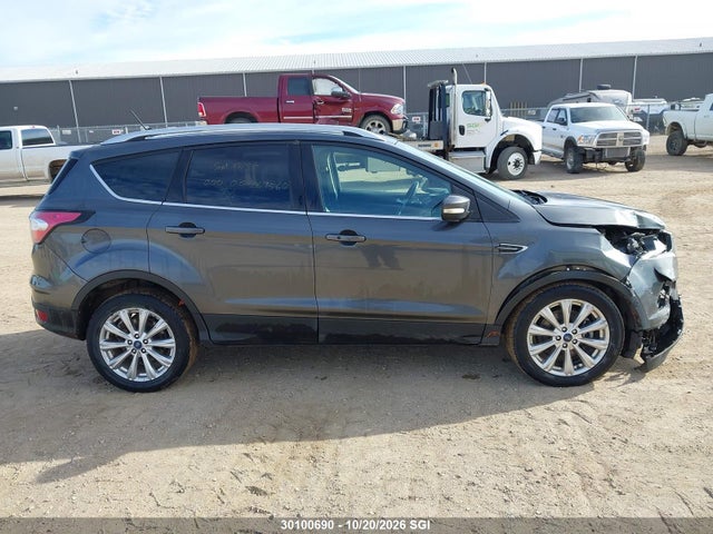 1FMCU9J92JUA37592 Ford Escape Titanium