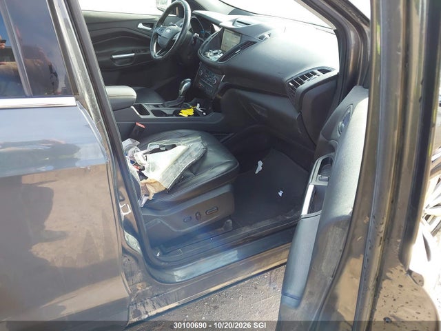 1FMCU9J92JUA37592 Ford Escape Titanium