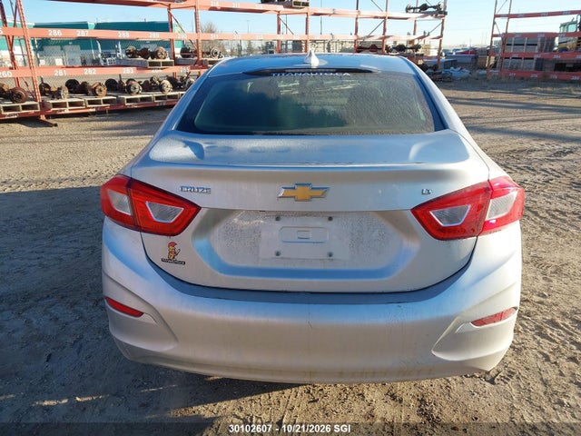 Chevrolet CRUZE LT 2018 1G1BE5SM9J7193791 Image 17