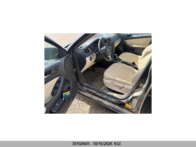 30102669 :رقم المزاد ، 3VWLL7AJ9BM118047 vin ، 2011 Volkswagen Jetta Tdi مزاد بيع