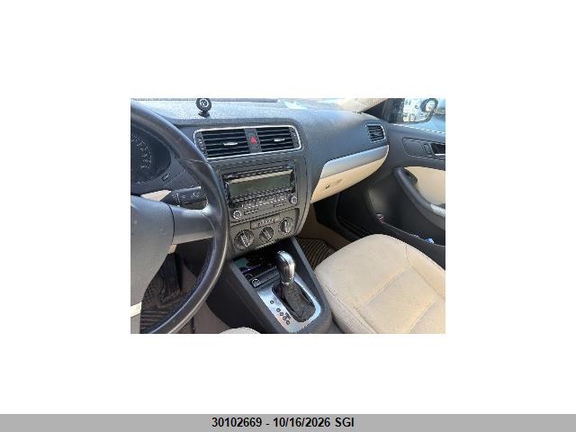 30102669 :رقم المزاد ، 3VWLL7AJ9BM118047 vin ، 2011 Volkswagen Jetta Tdi مزاد بيع