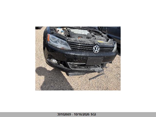 30102669 :رقم المزاد ، 3VWLL7AJ9BM118047 vin ، 2011 Volkswagen Jetta Tdi مزاد بيع