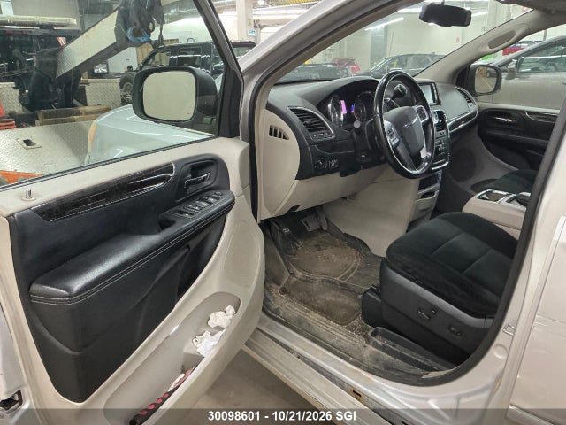 30098601 :رقم المزاد ، 2A4RR5DG0BR754200 vin ، 2011 Chrysler Town & Country Touring مزاد بيع