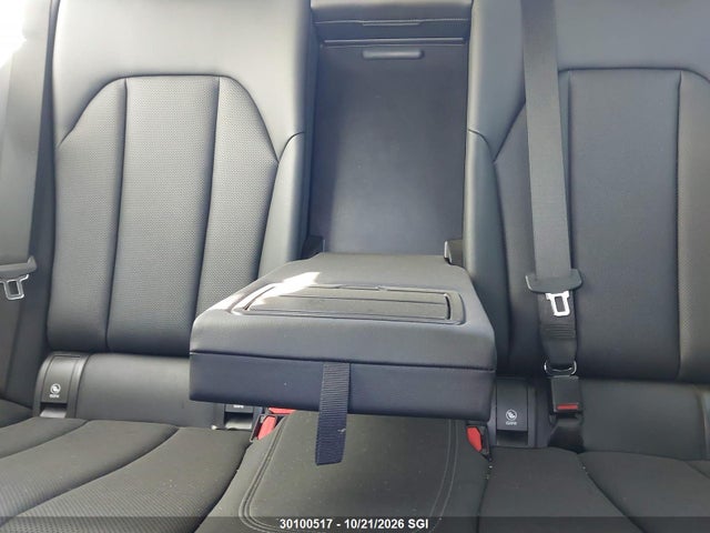 3MW89FF08P8D37211 BMW 330XI