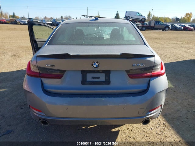 3MW89FF08P8D37211 BMW 330XI