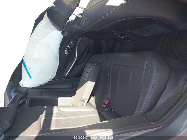 3MW89FF08P8D37211 BMW 330XI