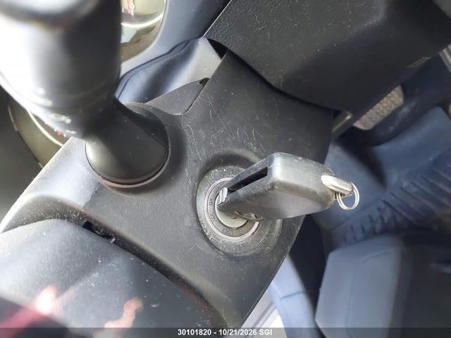 2T3B1RFV9NC283080 Toyota RAV4 LE