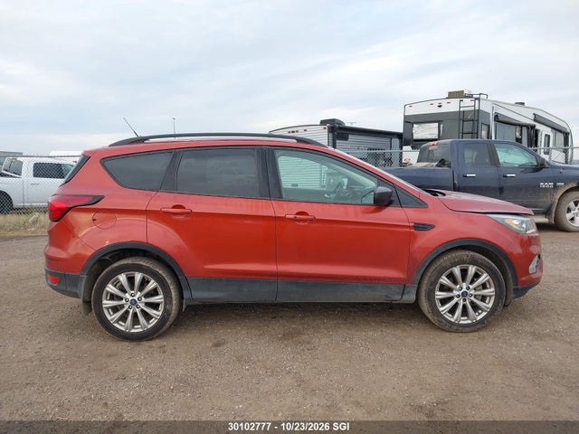1FMCU9HD6KUC10607 Ford ESCAPE SEL