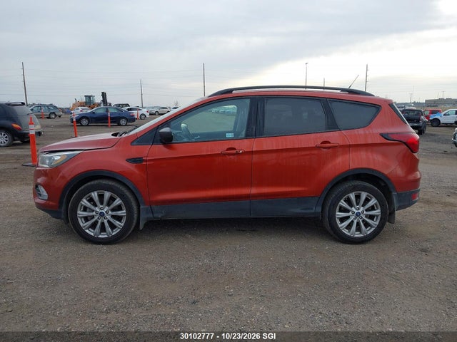 1FMCU9HD6KUC10607 Ford ESCAPE SEL