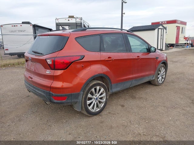 1FMCU9HD6KUC10607 Ford ESCAPE SEL