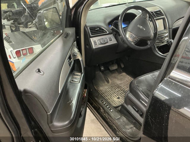 30101845 :رقم المزاد ، 2LMDJ8JK3BBJ00687 vin ، 2011 Lincoln Mkx مزاد بيع