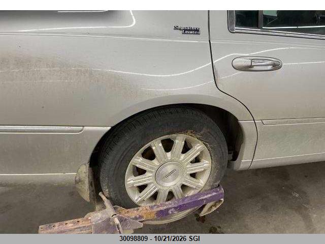 Продаж на аукціоні авто 2008 Lincoln Town Car Signature Limited, vin: 2LNHM82V38X647368, номер лоту: 30098809
