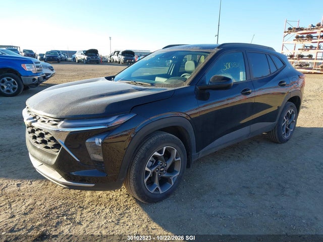 Chevrolet TRAX 1LT 2025 KL77LHE21SC208322 Image 2