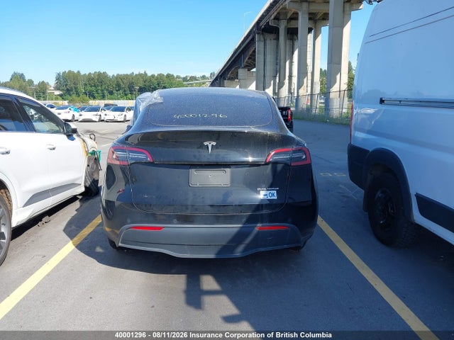 Tesla Model Y 2022 7SAYGDEE8NF424144 Image 17