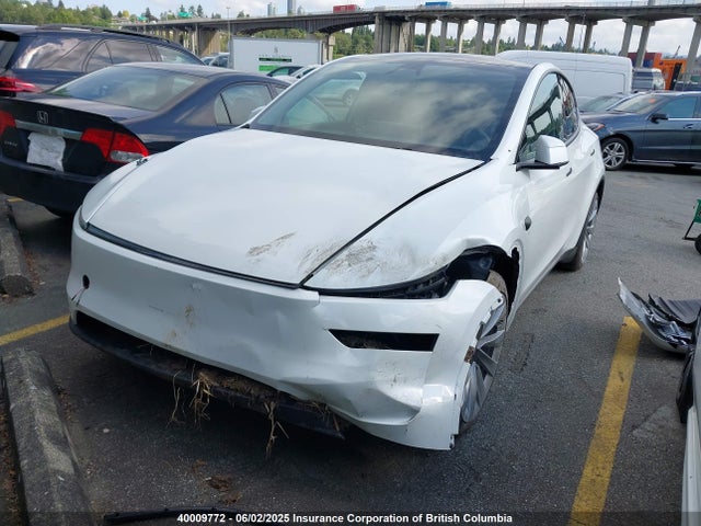 Tesla Model Y 2026 7SAYGDEE9TF324051 Image 2