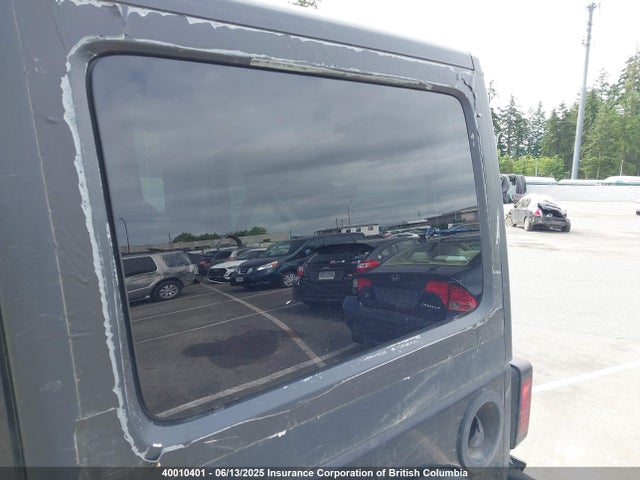 1C4BJWDG5JL914602 Jeep Wrangler Unlimited Sport