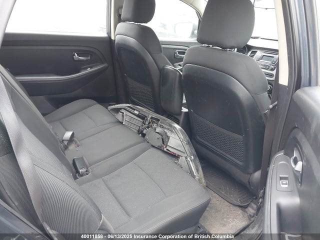 KNAHT8A33G7132279 KIA Rondo