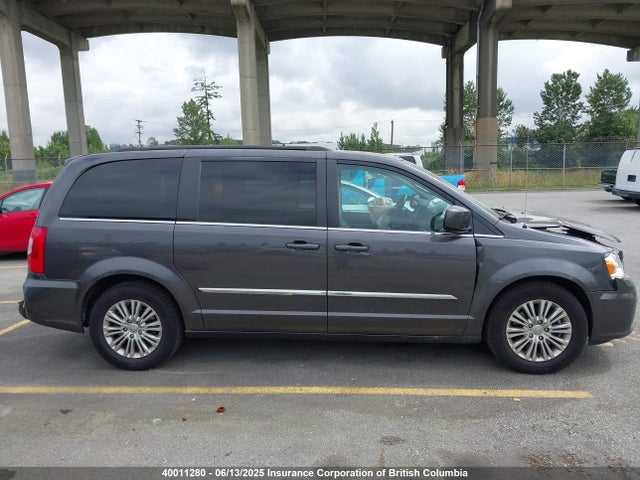 2C4RC1CG9FR696790 Chrysler Town & Country Touring L