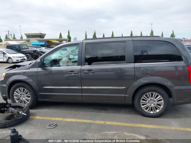 2C4RC1CG9FR696790 Chrysler Town & Country Touring L