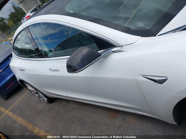 5YJ3E1EB8KF487886 Tesla MODEL 3