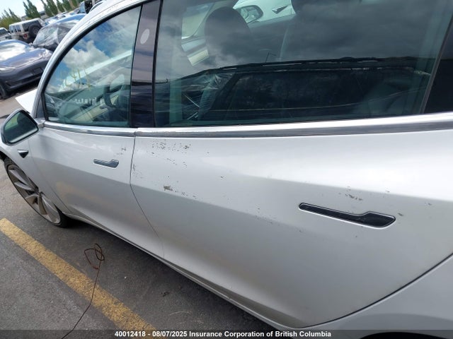 5YJ3E1EB8KF487886 Tesla MODEL 3