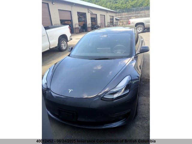 5YJ3E1EB1NF271530 Tesla 2022