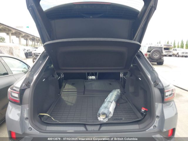 1V2HMPE88PC015724 Volkswagen 2023