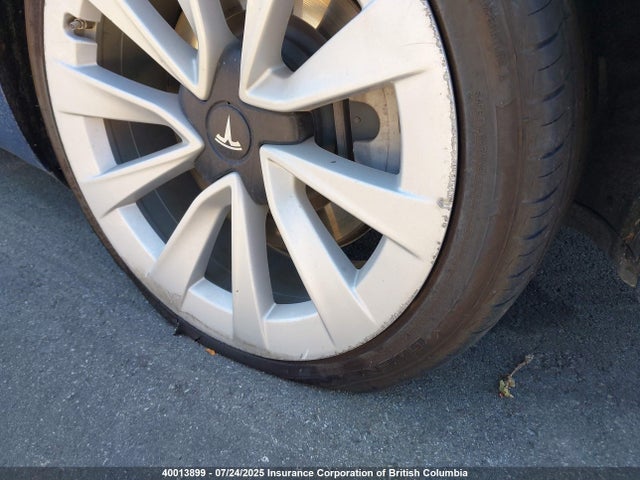 5YJ3E1EA8NF258068 Tesla MODEL 3